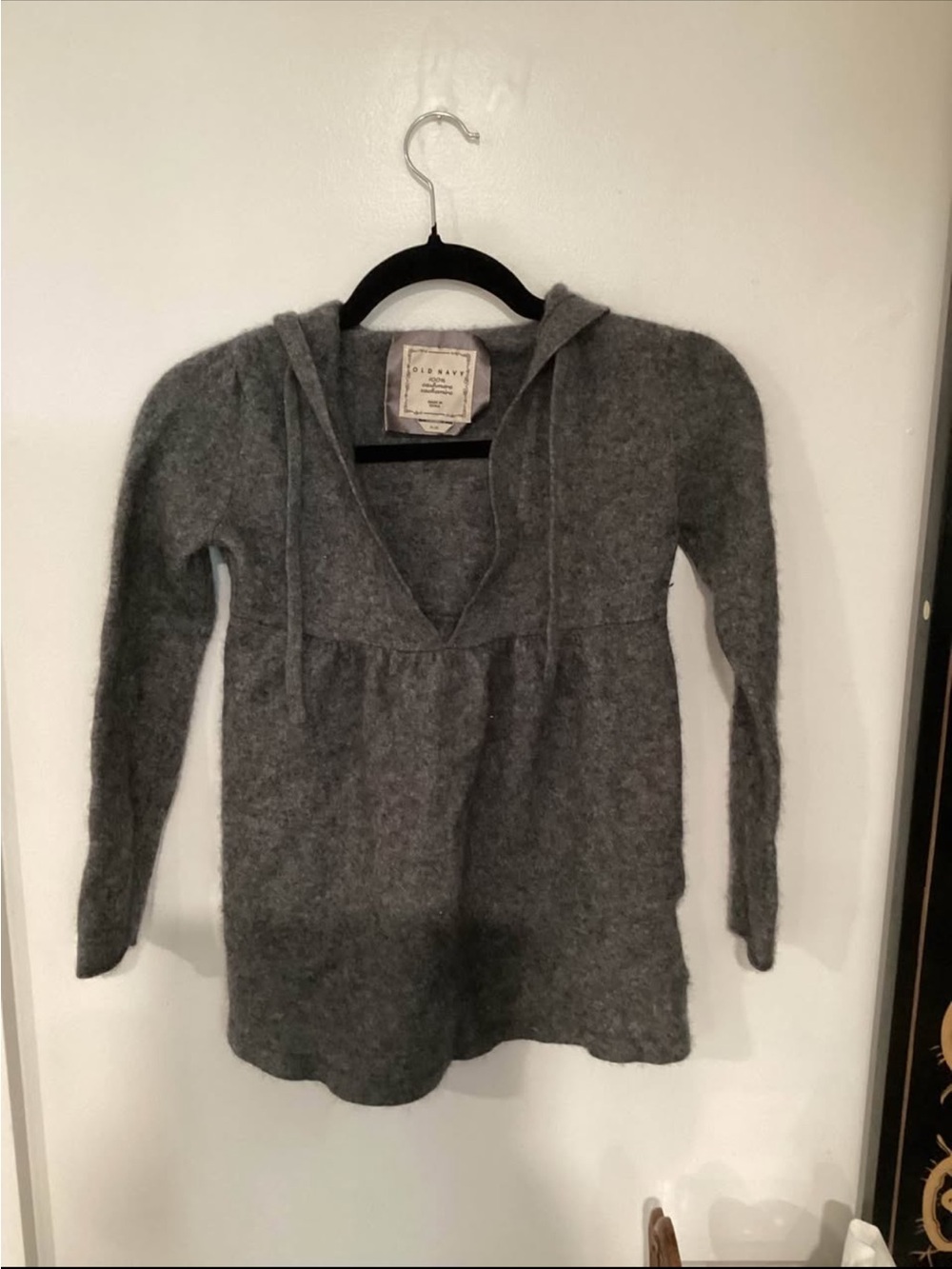 Old Navy Women's Gray V-Neck Hooded Sweater
